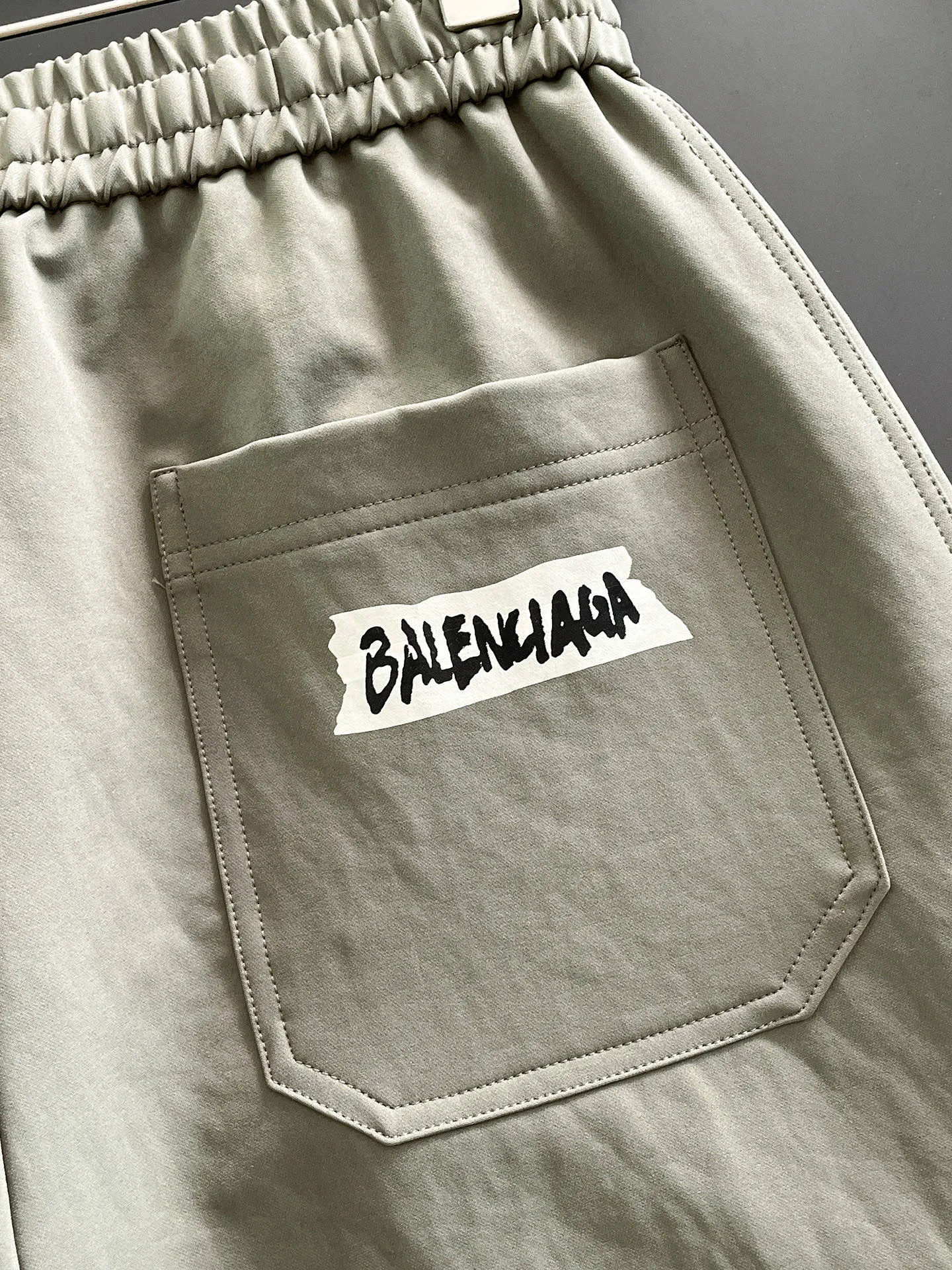 Balenciaga [High Version] 2026 Autumn and Winter latest products, available at counters at the same time, Original product, fashionable casual trousers and casual trousers, using imported original fabrics, top-grade embroidery 🪡 craft letter pattern logo, original hardware accessories decoration, simple yet fashionable, fashionable and handsome upper body, Sizes: M-3XL